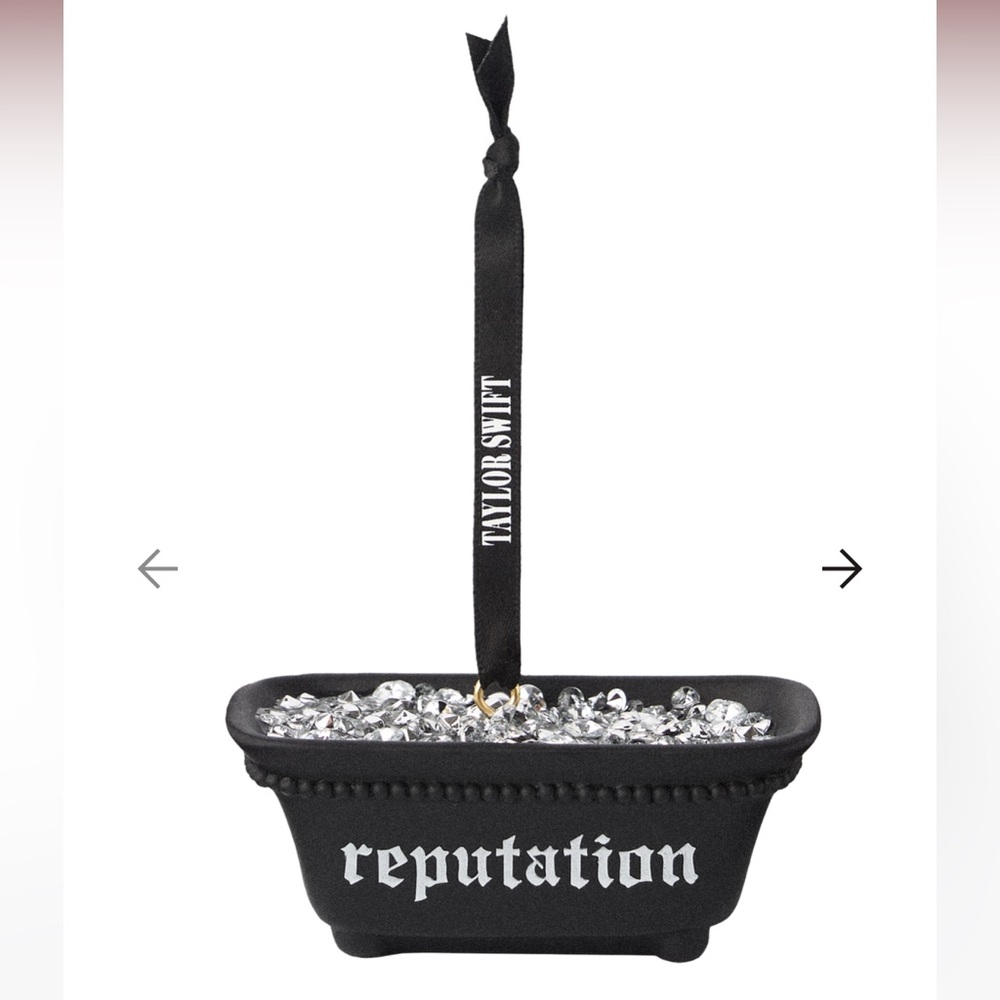 NIB Taylor Swift Reputation Look What You Made Me Do Ornament